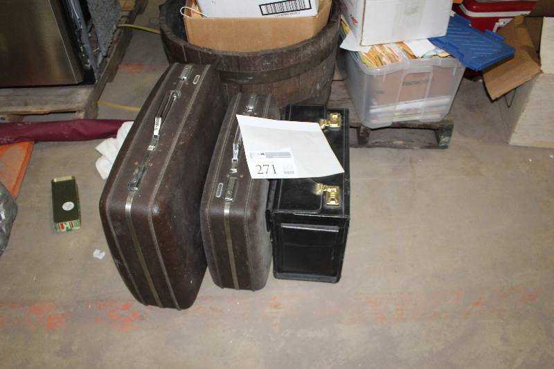 lot 271 image: Lot of (3) Luggage