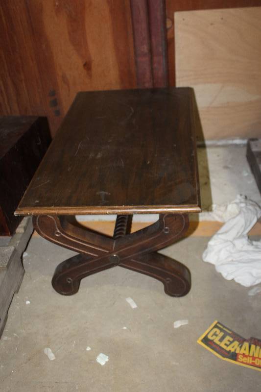 lot 279 image: Coffee Table