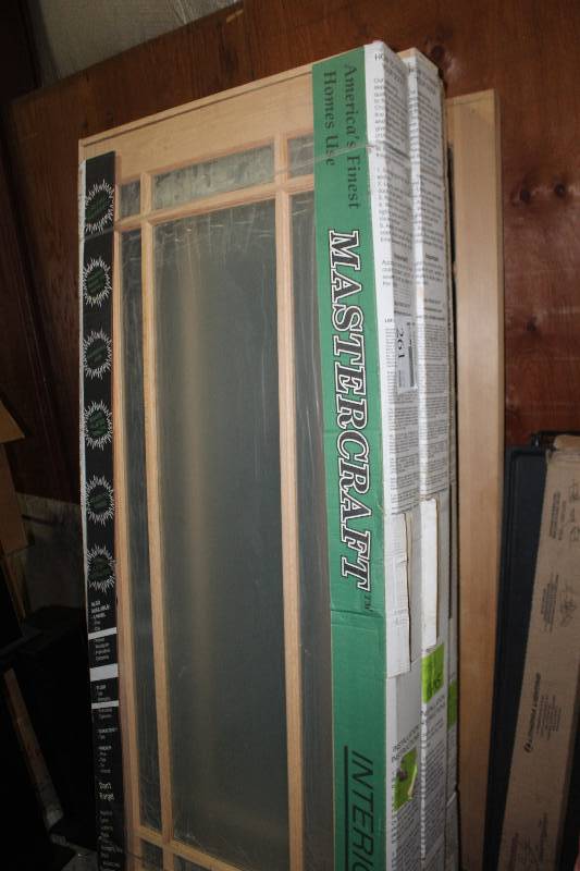lot 262 image: Lot of (2) Mastercraft Interior Doors