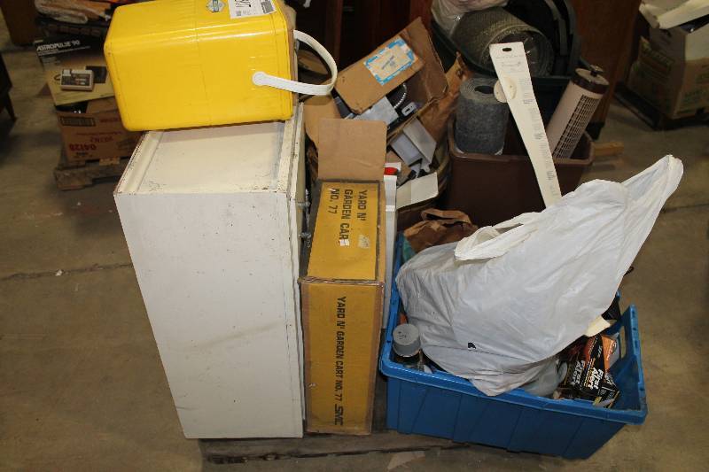 lot 307 image: Pallet Lot of Lawn And Garden Items