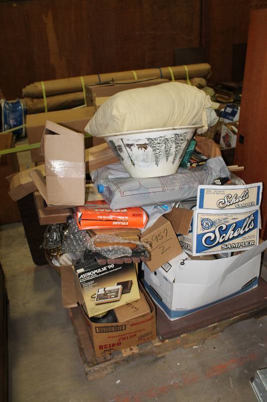 lot 310 image: Pallet Lot of House Wares