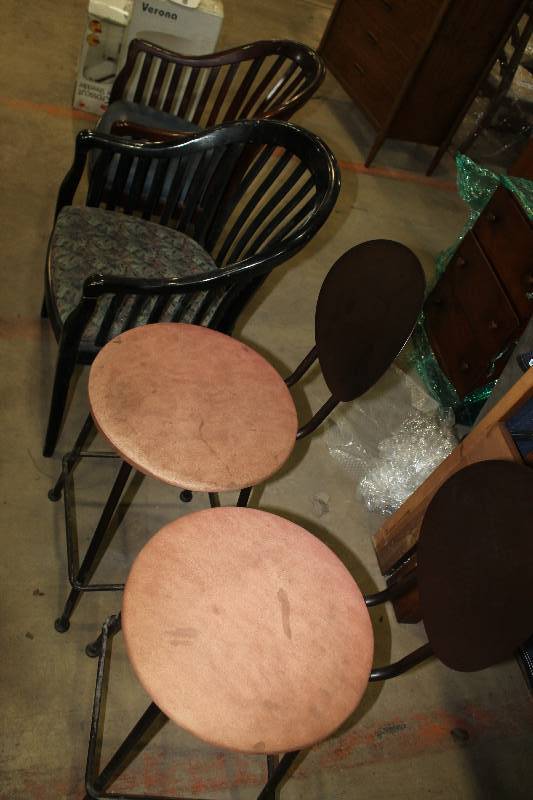 lot 301 image: Lot of (4) Formal Chairs