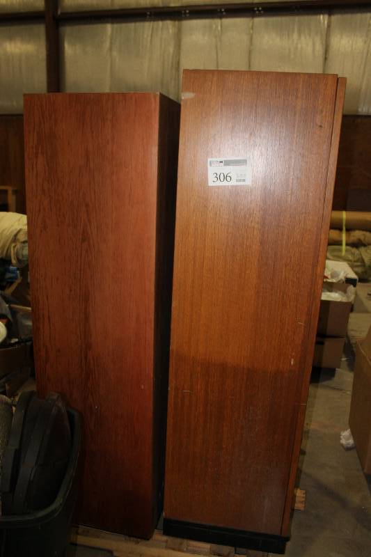 lot 306 image: Lot of (2) Cabinets  Clothes Closets