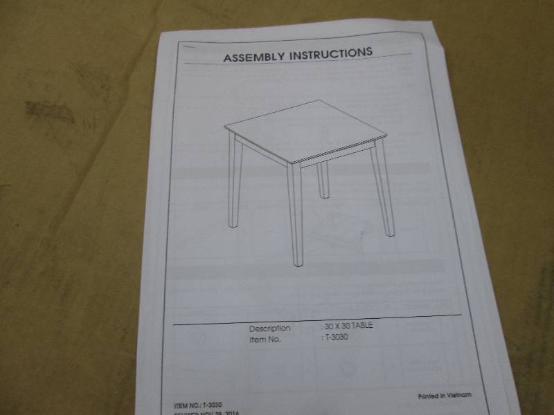 lot 5 image: International Concepts Madrid  3 pc...