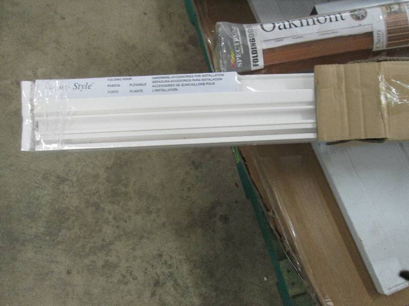 lot 15 image: Spectrum 32 in. x 80 in. Ellington ...