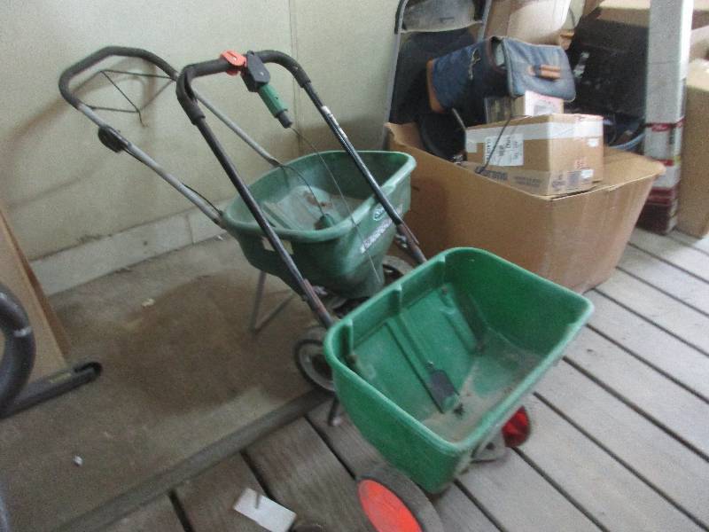 Broadcast spreaders
