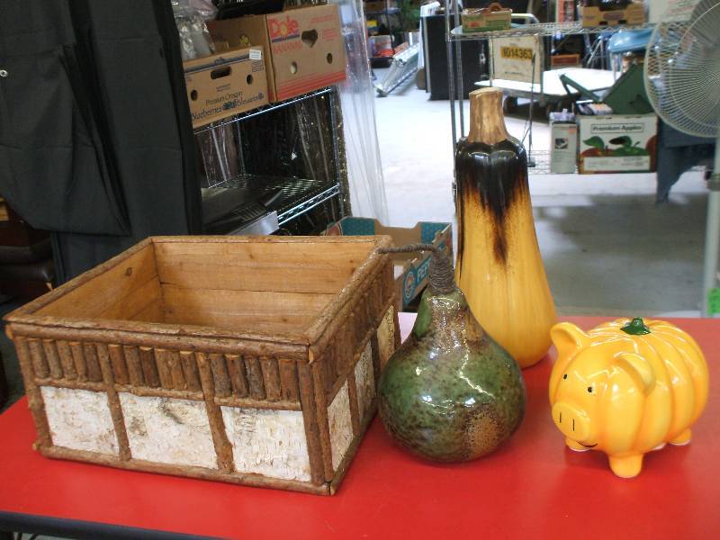 DECORATIVE ACCESSORIES