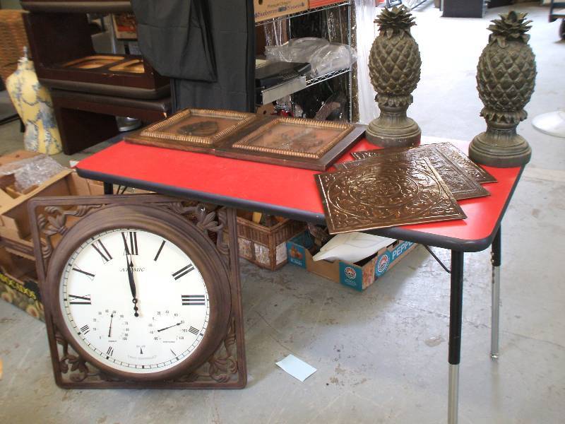 CLOCK, WALL ART, PINEAPPLE STATUES
