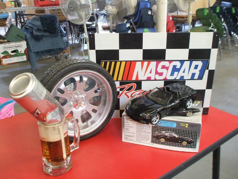 MODEL CAR AND GARAGE FURNISHINGS