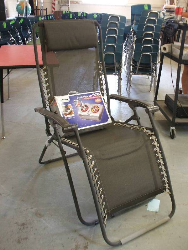 ZERO GRAVITY CHAIR AND FOOT MASSAGER