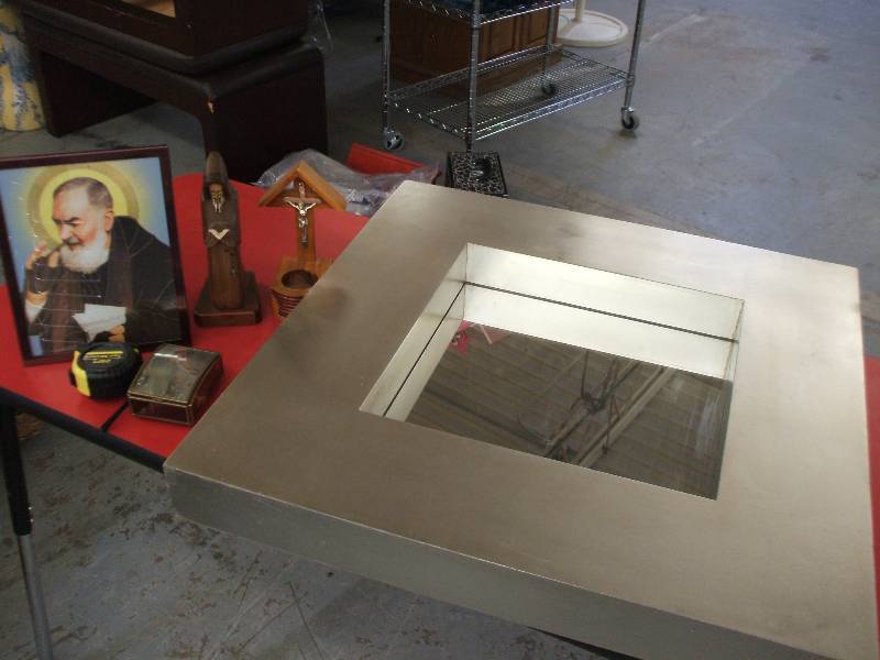 SHADOWBOX STYLE MIRROR AND MUSIC BOX