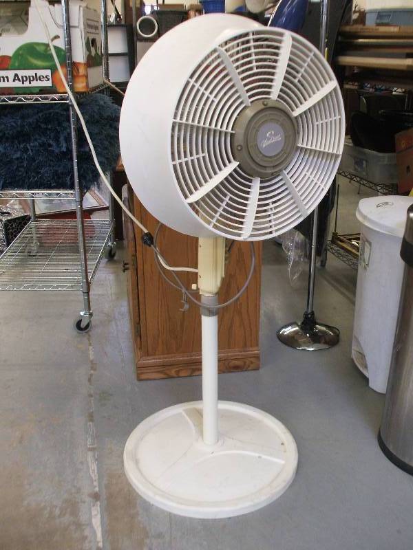 FLOOR FAN