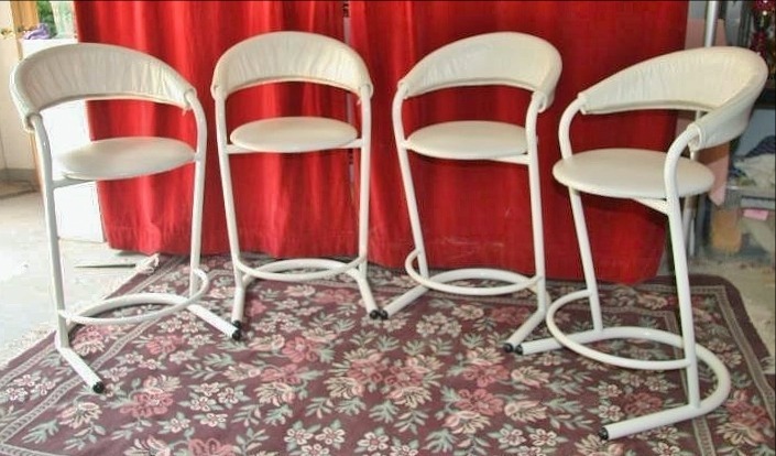 lot 2 image: Fantastic Retro 4 Amisco White Tubular Bar Stools With Zip Off White Leather Backs - They Stack And Are In Great Condition - Couple Stains On One Seat - Minor Wear Tear On The Zip Off Tops - Look Uber Cool Without Them Too