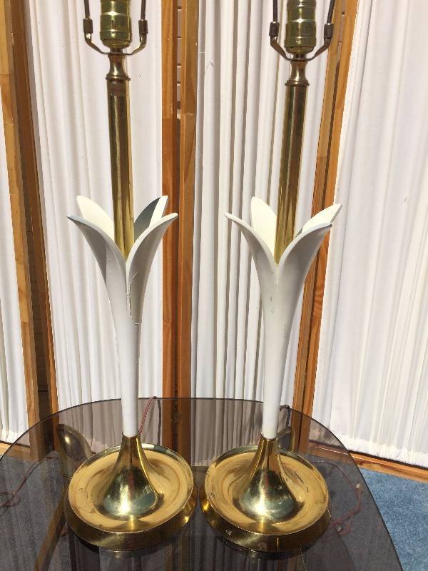 lot 74 image: Wow Super Retro Flower Power High End Rembrandt Pair Of Brass Table Lamps - These Need To Be Refurbished Or Coated In The Tulip Lily Flower Area - Excellent Working condition
