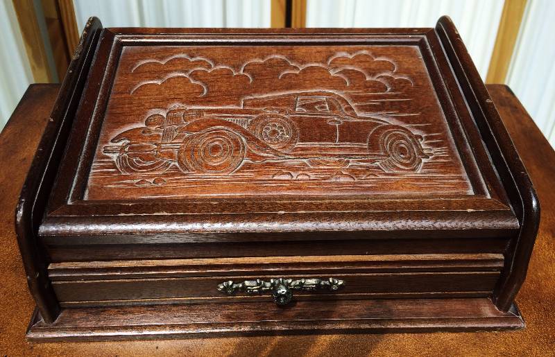 lot 12 image: Vintage Collectible Handsome Hand Carved Wood Dresser Tabletop Mens Valet Caddy Jewelry Watch Cigar Ring Trinket Whatnot Box