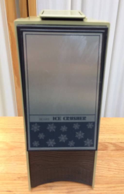 lot 31 image: Vintage Sears Olive Green Retro Mid Century Modern Ice Crusher - Works - Excellent Condition