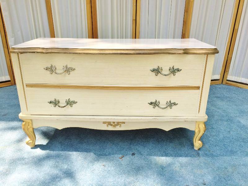 Vintage Collectible Beautiful French Provincial Hope Chest Trunk