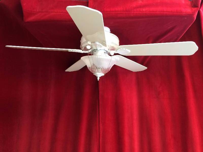 lot 53 image: Hampton Bay Large White Ceiling Fan & Light - Pretty Translucent Crystal Look Light Fixture - Reversible Fan Blades Can Be Flipped Over For Oak Wood Grain Look - Excellent Working Condition