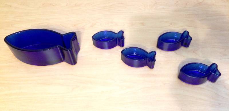 lot 80 image: Mid Century Modern Art Glass Cobalt Blue Art Glass 5 Piece Fish Snack Set - Excellent Condition Great For Bunco Bridge Games Etc & Of Course Cocktails