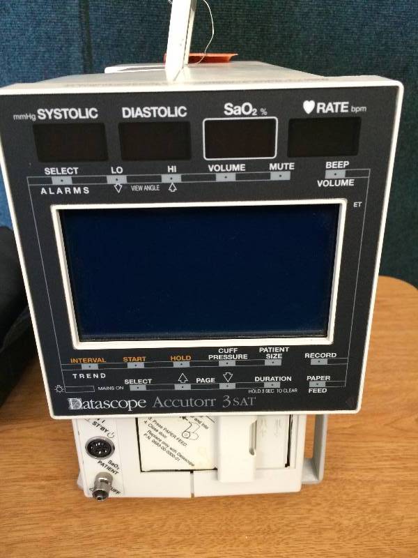lot 27 image: Datascope ACCUTORR 3 SAT and Accutorr 4 SAT models monitor oxygen saturation (SaO2)  - Excellent Condition