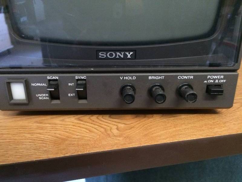 lot 33 image: TESTED Sony Trinitron KV-1326R 13 CRT Color TV Television - Great Condition