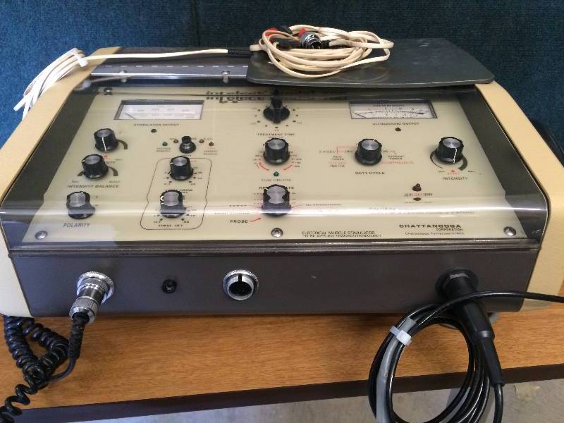 lot 34 image: Intelect Model 700 Ultrasound Generator with Applicator & Accessories - Excellent Condition
