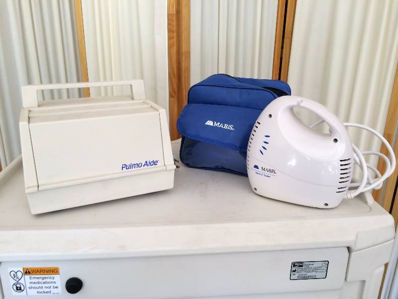 lot 44 image: Wow DeVilbiss Pulmo-Aide 5610D Pump COMPRESSOR Nebulizer Machine Box   Mabis MiniComp Compressor Nebulizer System with Carrying Case - Excellent Condition