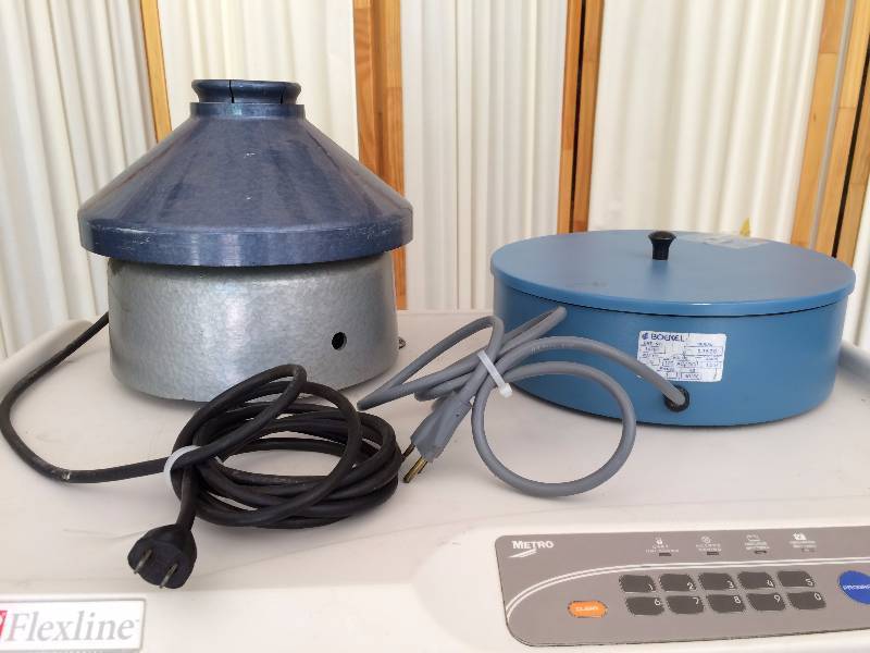 lot 45 image: Adams Safteyhead Centrifuge Variable speed Blue   Boekel Round Preparation Tissue Bath 14792 With Lid - Super Condition - Works