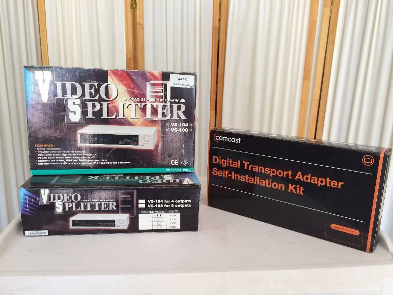 lot 54 image: Lot of Comcast Activation Kit and Two Video Splitter kits - Excellent Condition