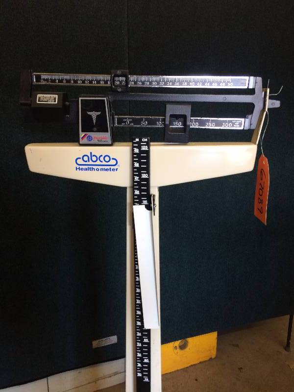 lot 70 image: Health O Meter Heavy Duty Medical Clinic Physicians 350lb Balance Beam Scale With Height Rod - Excellent Condition