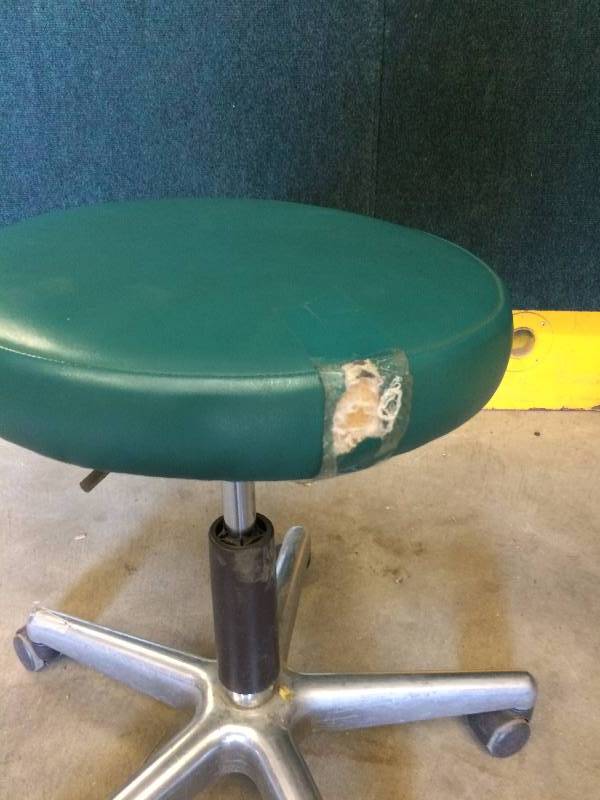 lot 77 image: Teal Roller Stool (5 Legs, Wheels, Screw Type) - Black -Small Tear- Good Condition