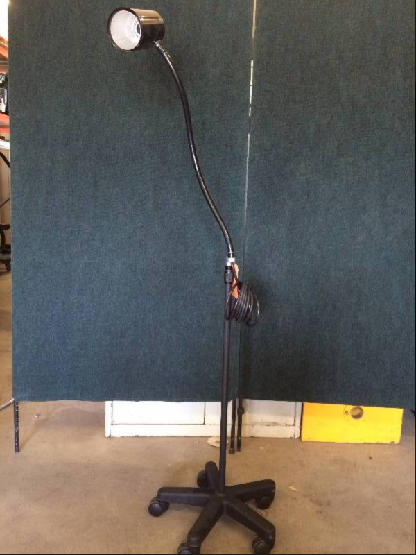 lot 60 image: Exam Light - Ritter 157 Mobile Medical Halogen Flexible Head Exam Light  - Great Condition