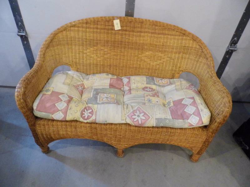 lot 9 image: Wicker Loveseat