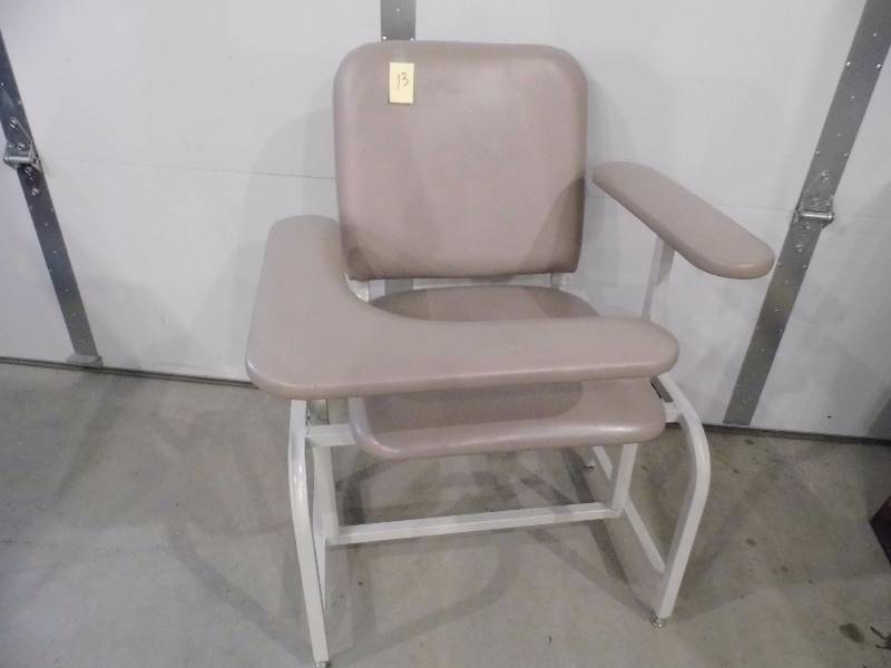lot 13 image: Chair
