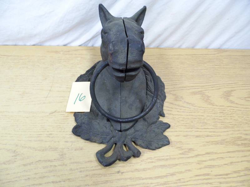 lot 16 image: Cast Iron Horse Door Knocker