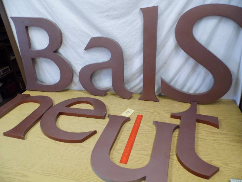 lot 19 image: 8 Metal Letters