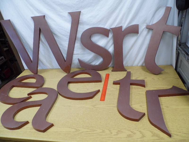 lot 20 image: 9 Metal Letters