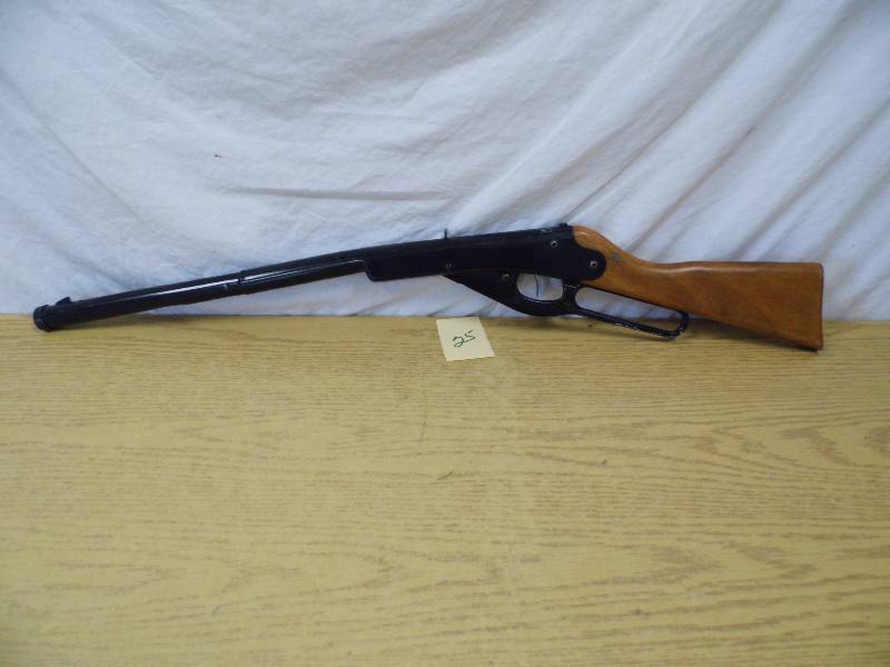 lot 25 image: Daisy BB Gun