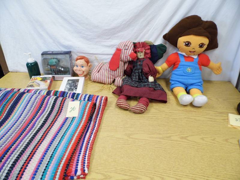 lot 26 image: Howdy Doody Head - Dcor - Rag Rugs