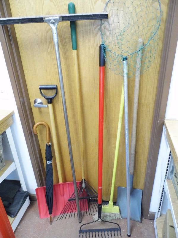 lot 31 image: Brooms - Shovels - Tools