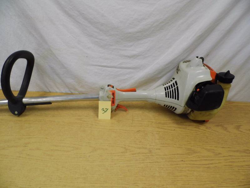 lot 32 image: Stihl Trimmer