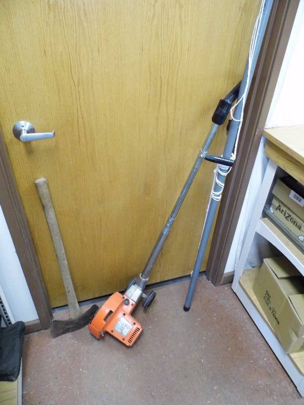 lot 36 image: Black & Decker Edger - Axe - Fiskars Pole
