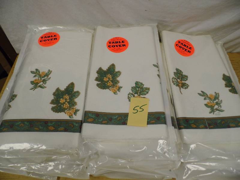 lot 55 image: Lot of 18 - 2 Ply Table Covers