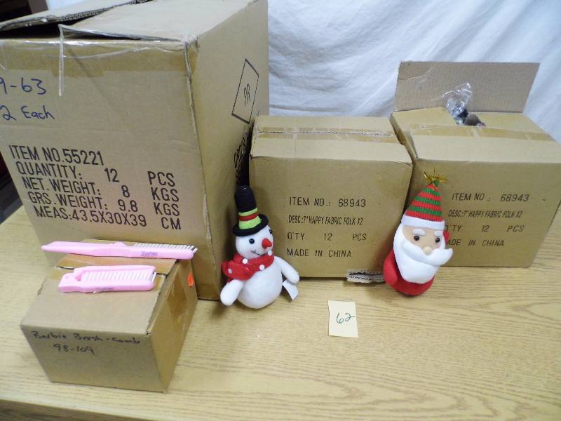 lot 62 image: 120 Barbie CombBrush Combos - Plush