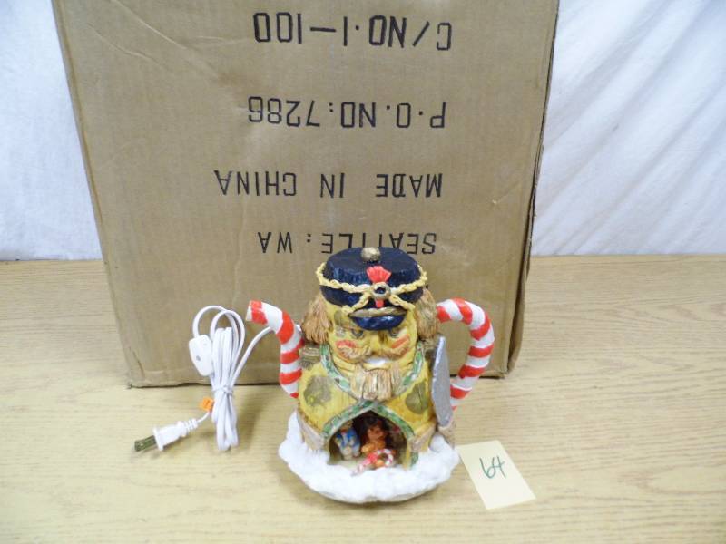 lot 64 image: Lot of 8 Nutcracker Lights