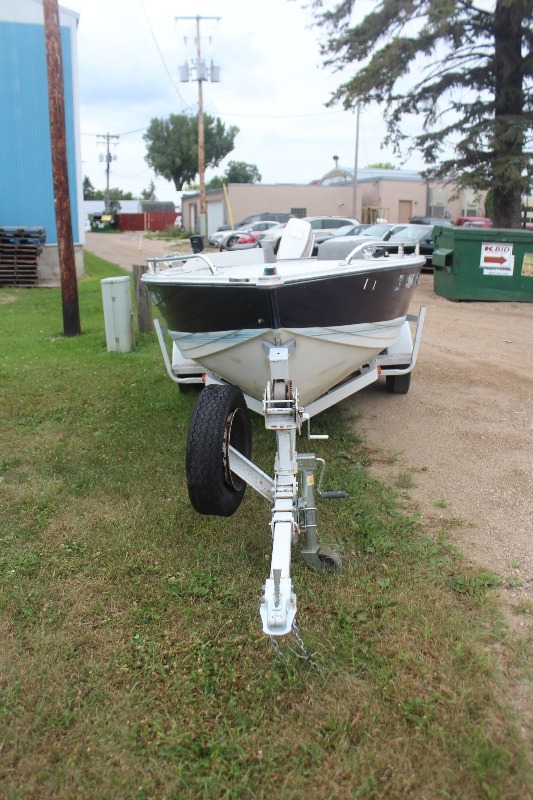 1978 AMF Crestliner Boat  1978 Shore Landr Trailer  75HP Johnson Motor