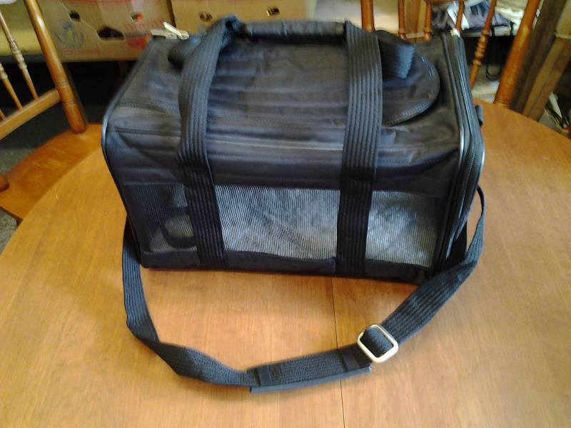 Sherpa Brand Sherpa Lined Pet Carrier With Shoulder Strap (Like New)