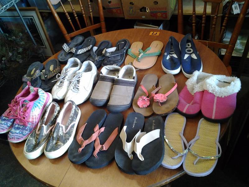 Large Lot Of Ladies Shoes, Sandals, Sneakers, Flip Flops Size 7 12