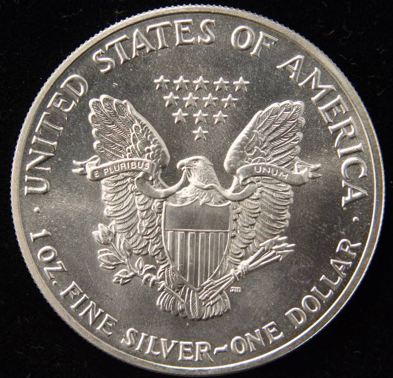 lot 12 image: 1989 AMERICAN SILVER EAGLE 1 TROY OZ. .999 FINE SILVER DOLLAR