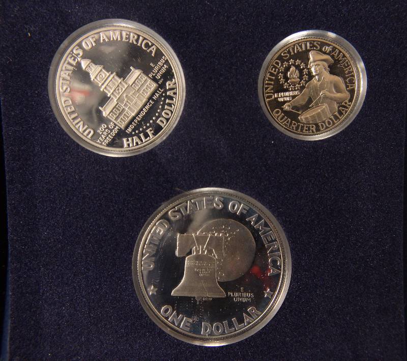 lot 72 image: 1976 BICENTENNIAL 3 PIECE 40% SILVER SET 10C, 25C & 50C